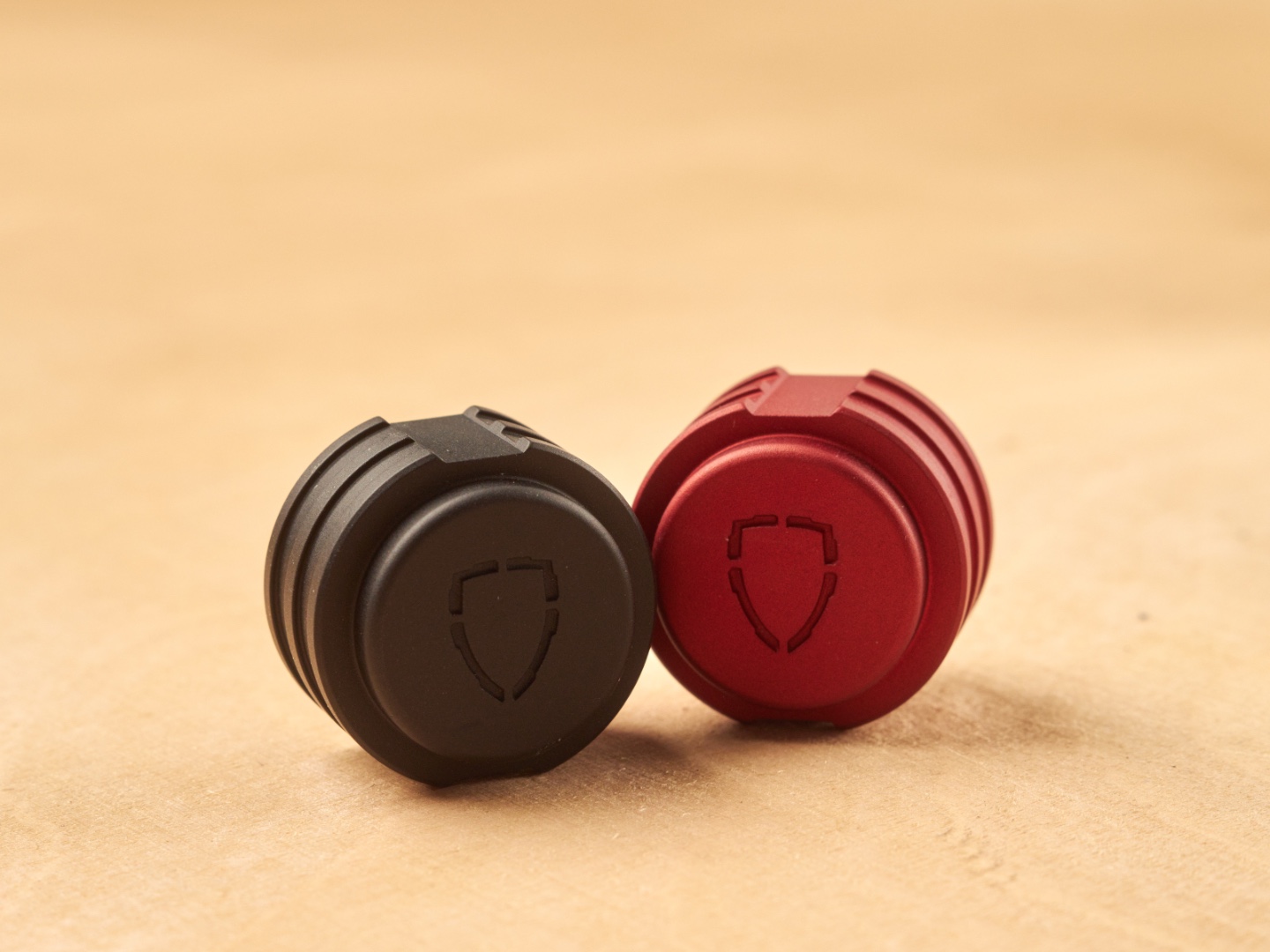 чёрный красный